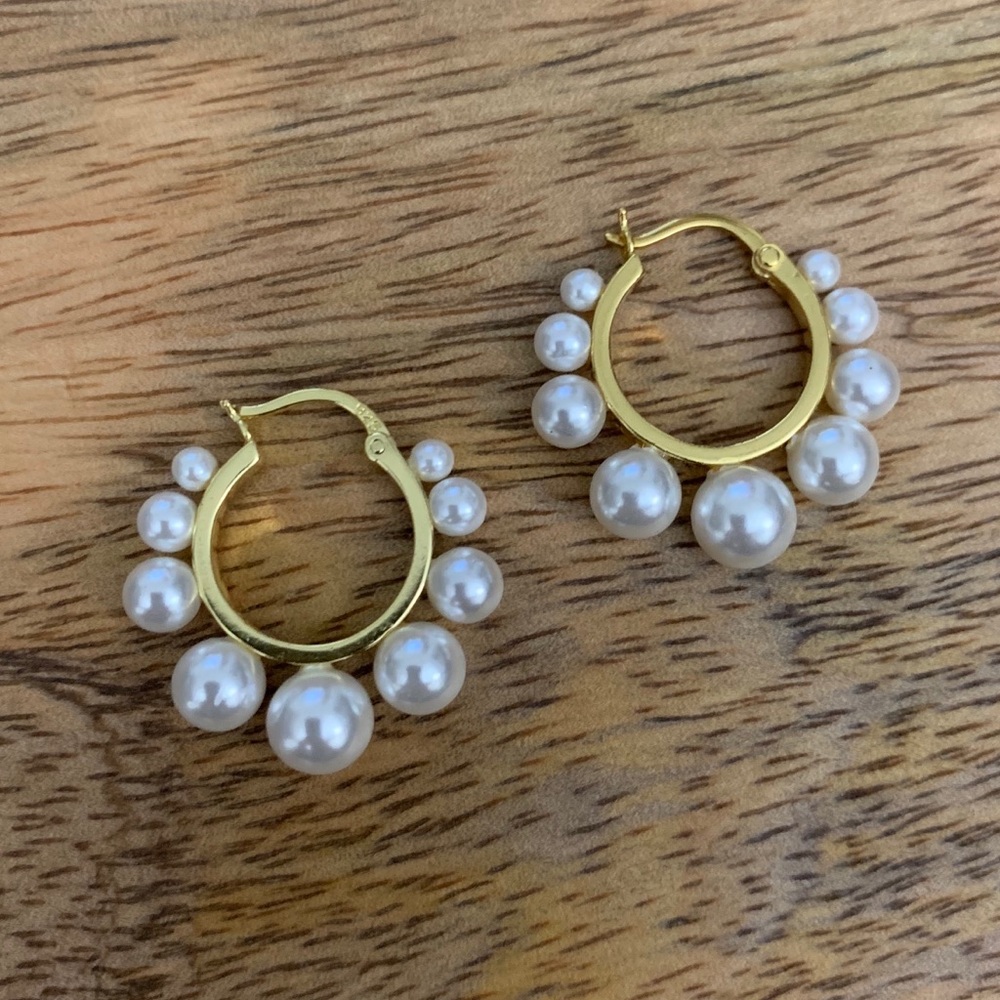 Graduated Pearl Hoops